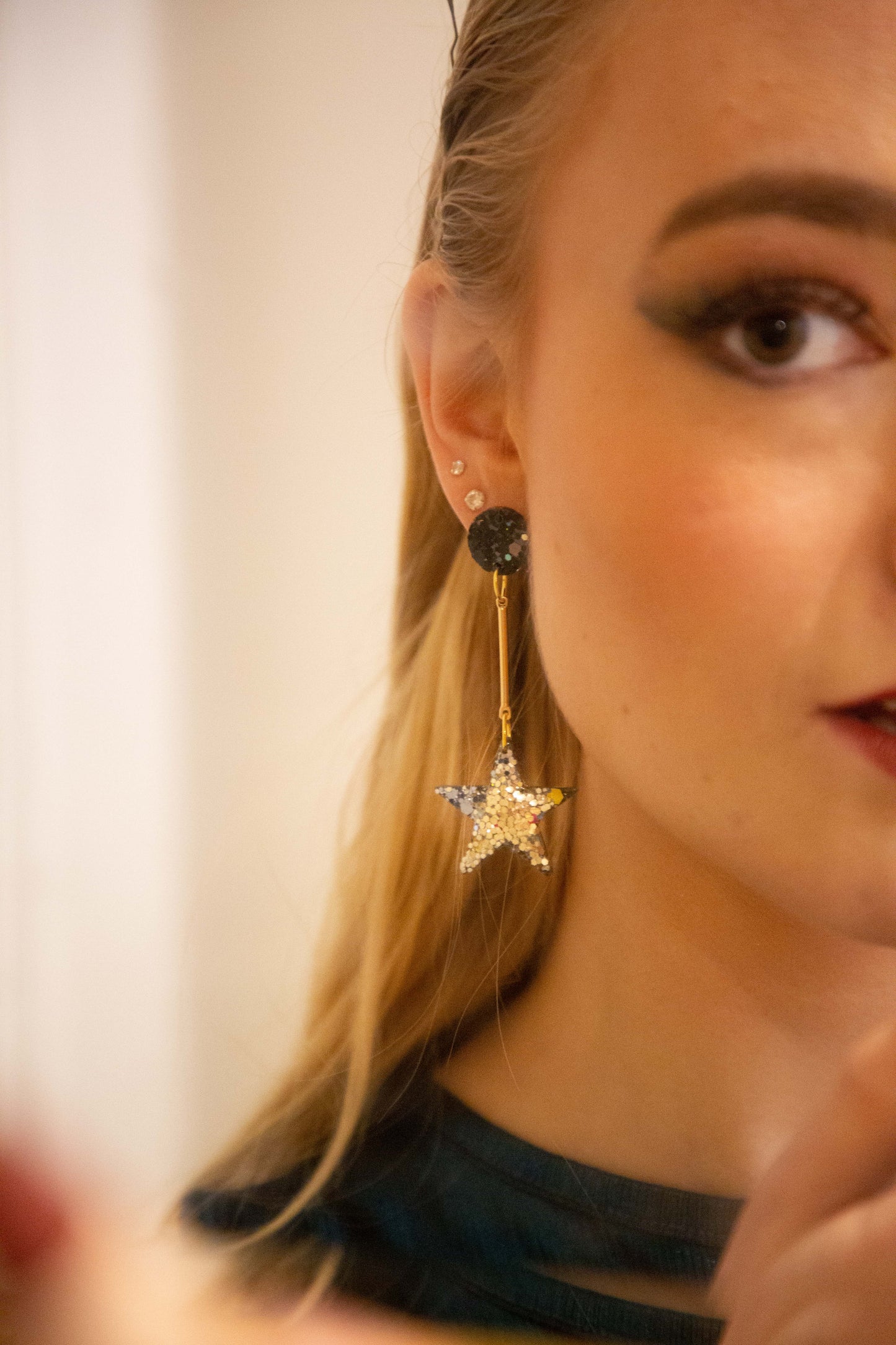 GLIMMER STAR EARRINGS